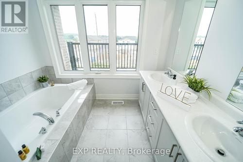 24 Alan Williams Trail, Uxbridge, ON - Indoor Photo Showing Bathroom