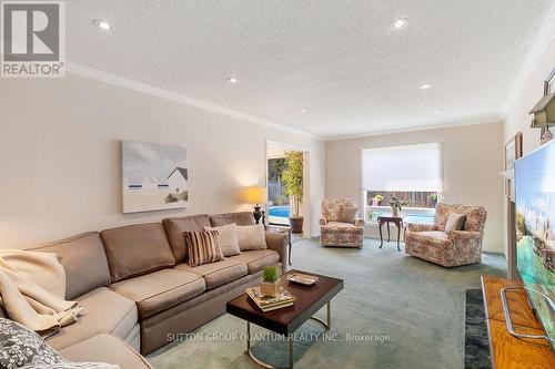 2940 Harvey Crescent, Mississauga, ON - Indoor Photo Showing Living Room