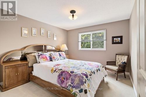 2940 Harvey Crescent, Mississauga, ON - Indoor Photo Showing Bedroom