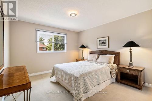 2940 Harvey Crescent, Mississauga, ON - Indoor Photo Showing Bedroom