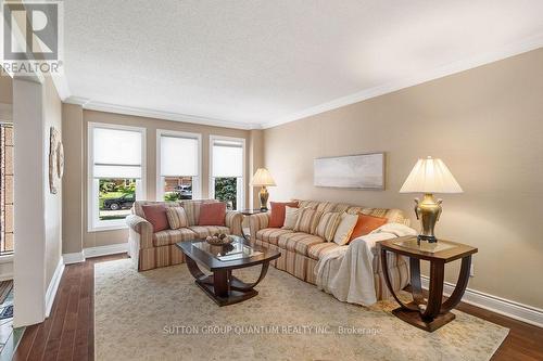 2940 Harvey Crescent, Mississauga, ON - Indoor Photo Showing Living Room