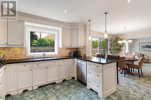 2940 Harvey Crescent, Mississauga, ON - Indoor Photo Showing Kitchen With Double Sink