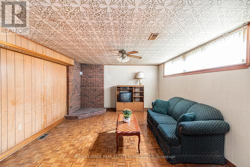 48 Faversham Crescent, Toronto, ON - Indoor Photo Showing Living Room