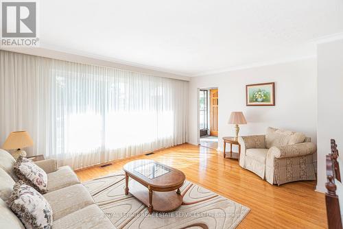 48 Faversham Crescent, Toronto, ON - Indoor Photo Showing Living Room