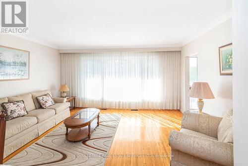 48 Faversham Crescent, Toronto, ON - Indoor Photo Showing Living Room