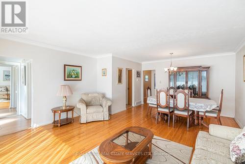 48 Faversham Crescent, Toronto, ON - Indoor Photo Showing Living Room