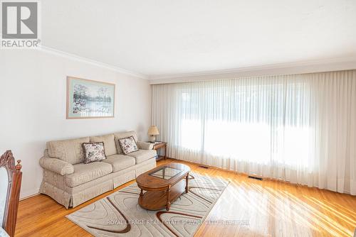 48 Faversham Crescent, Toronto, ON - Indoor Photo Showing Living Room