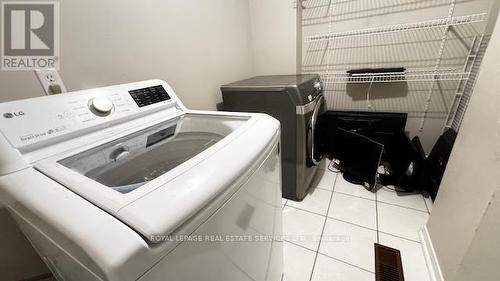 94 Ravenscliffe Court, Brampton, ON - Indoor Photo Showing Laundry Room