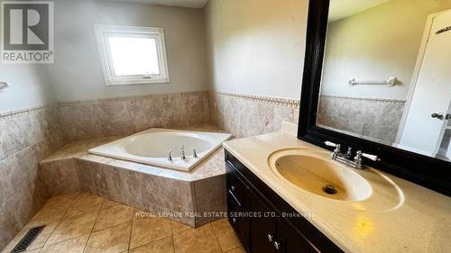 94 Ravenscliffe Court, Brampton, ON - Indoor Photo Showing Bathroom