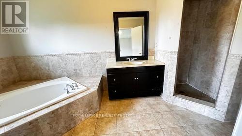 94 Ravenscliffe Court, Brampton, ON - Indoor Photo Showing Bathroom