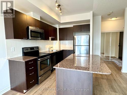 2806 - 385 Prince Of Wales Drive, Mississauga, ON - Indoor Photo Showing Kitchen With Upgraded Kitchen