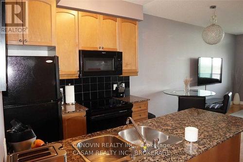 911 - 80 Absolute Avenue N, Mississauga, ON - Indoor Photo Showing Kitchen With Double Sink