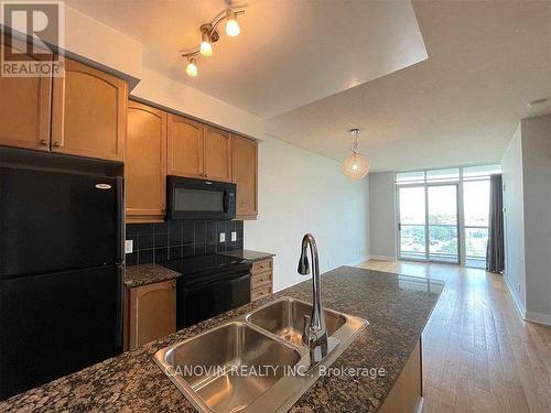 911 - 80 Absolute Avenue N, Mississauga, ON - Indoor Photo Showing Kitchen With Double Sink