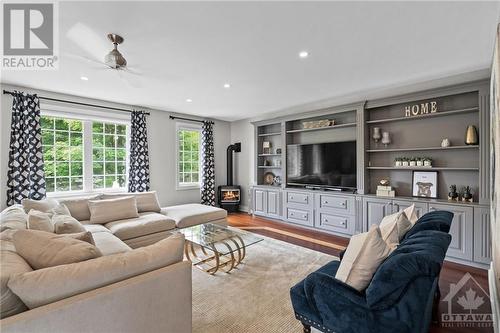 1882 Rocklane Drive, Kanata, ON - Indoor Photo Showing Living Room