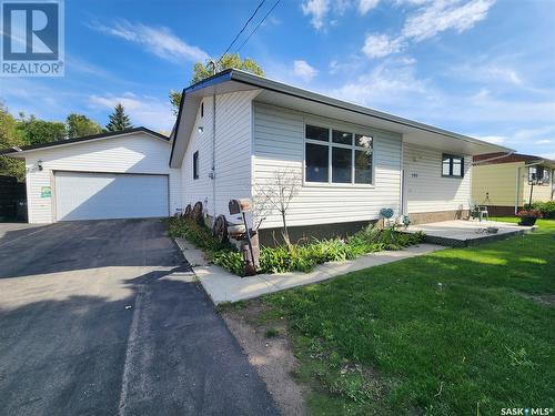 305 9Th Avenue, Broadview, SK - Outdoor