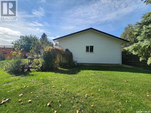 305 9Th Avenue, Broadview, SK - Outdoor