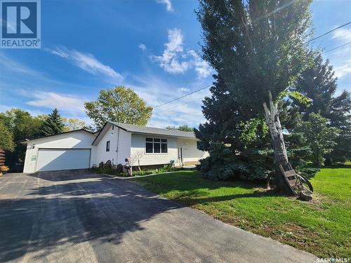 305 9Th Avenue, Broadview, SK - Outdoor