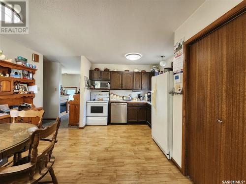 305 9Th Avenue, Broadview, SK - Indoor