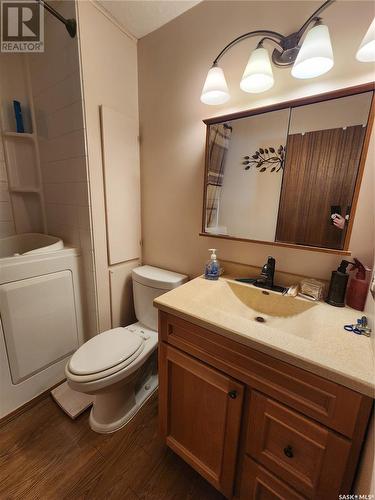 305 9Th Avenue, Broadview, SK - Indoor Photo Showing Bathroom