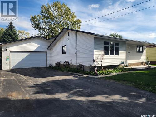 305 9Th Avenue, Broadview, SK - Outdoor