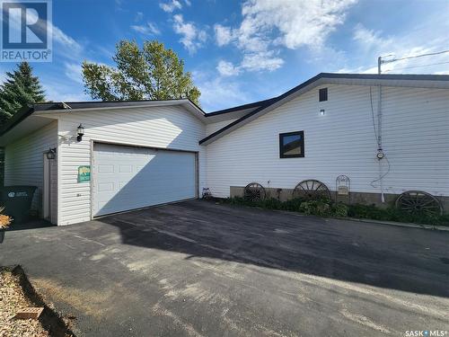 305 9Th Avenue, Broadview, SK - Outdoor