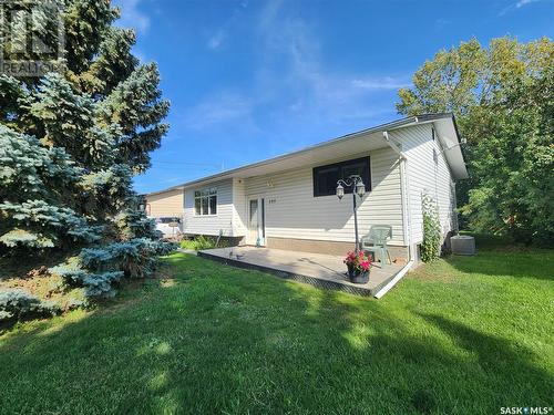 305 9Th Avenue, Broadview, SK - Outdoor