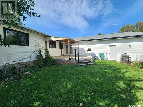 305 9Th Avenue, Broadview, SK - Outdoor