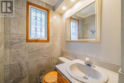 12 Arlene Crescent, Toronto (Bendale), ON - Indoor Photo Showing Bathroom