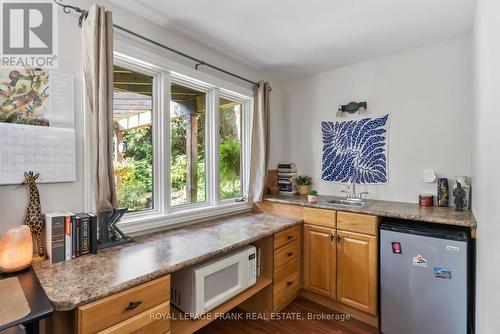 11 Gibson Place, Port Hope, ON - Indoor Photo Showing Kitchen