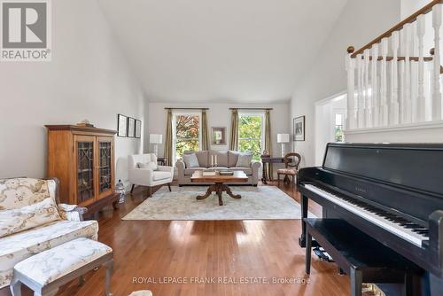 11 Gibson Place, Port Hope, ON - Indoor Photo Showing Living Room