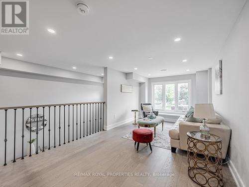 312 Anderson Avenue, Oshawa (Mclaughlin), ON - Indoor Photo Showing Living Room