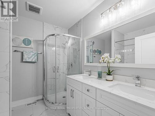 312 Anderson Avenue, Oshawa (Mclaughlin), ON - Indoor Photo Showing Bathroom