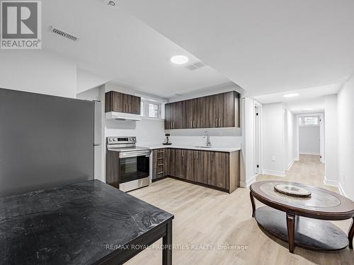 312 Anderson Avenue, Oshawa (Mclaughlin), ON - Indoor Photo Showing Kitchen