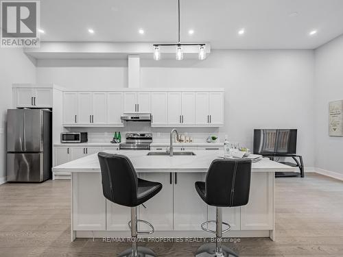 312 Anderson Avenue, Oshawa, ON - Indoor Photo Showing Kitchen With Upgraded Kitchen