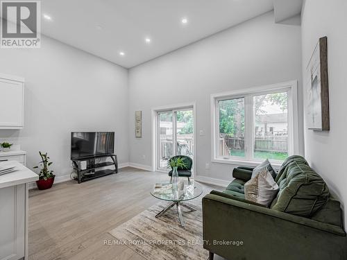 312 Anderson Avenue, Oshawa, ON - Indoor Photo Showing Kitchen