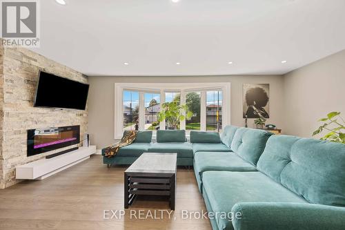 827 Fernhill Boulevard, Oshawa, ON - Indoor Photo Showing Living Room With Fireplace