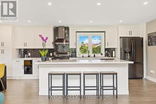 827 Fernhill Boulevard, Oshawa, ON - Indoor Photo Showing Kitchen With Upgraded Kitchen