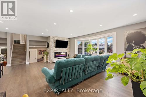 827 Fernhill Boulevard, Oshawa (Northglen), ON - Indoor Photo Showing Living Room With Fireplace