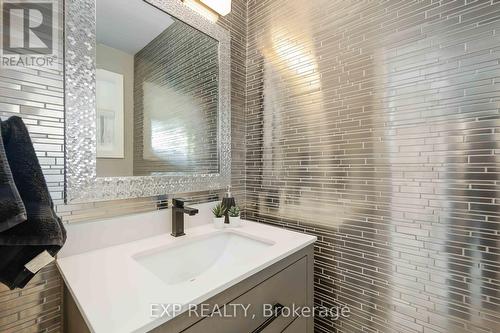 827 Fernhill Boulevard, Oshawa, ON - Indoor Photo Showing Bathroom