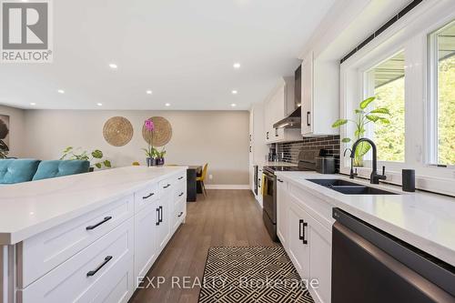 827 Fernhill Boulevard, Oshawa (Northglen), ON - Indoor Photo Showing Kitchen With Double Sink With Upgraded Kitchen