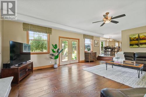 1648 Acorn Lane, Pickering, ON - Indoor Photo Showing Living Room