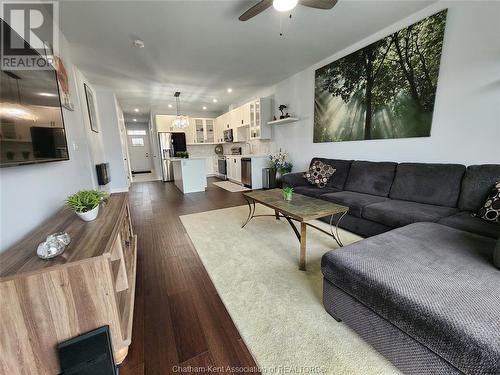 3 Jonathan Street, Chatham, ON - Indoor Photo Showing Living Room