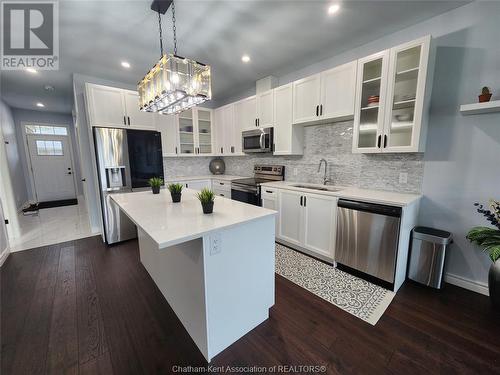 3 Jonathan Street, Chatham, ON - Indoor Photo Showing Kitchen With Stainless Steel Kitchen With Upgraded Kitchen