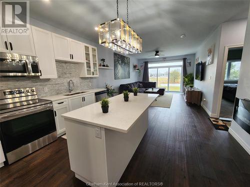 3 Jonathan Street, Chatham, ON - Indoor Photo Showing Kitchen With Upgraded Kitchen