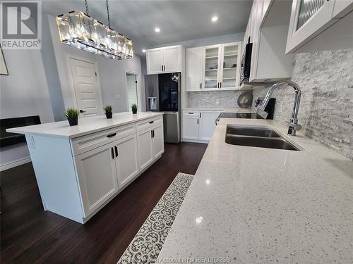 3 Jonathan Street, Chatham, ON - Indoor Photo Showing Kitchen With Double Sink With Upgraded Kitchen