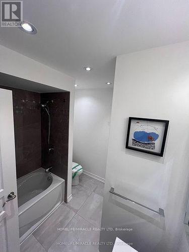 52 Cider Crescent, Richmond Hill, ON - Indoor Photo Showing Bathroom