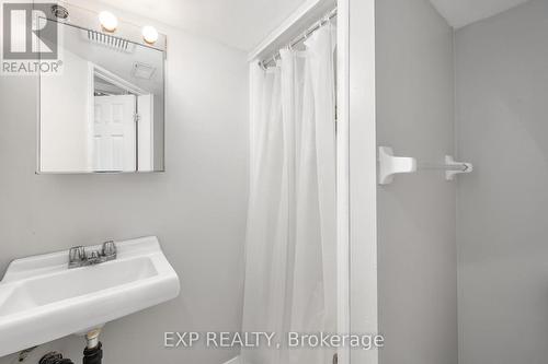 577 Jack Giles Circle, Newmarket, ON - Indoor Photo Showing Bathroom