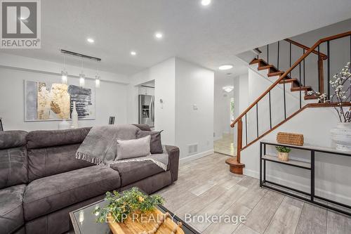 577 Jack Giles Circle, Newmarket, ON - Indoor Photo Showing Living Room