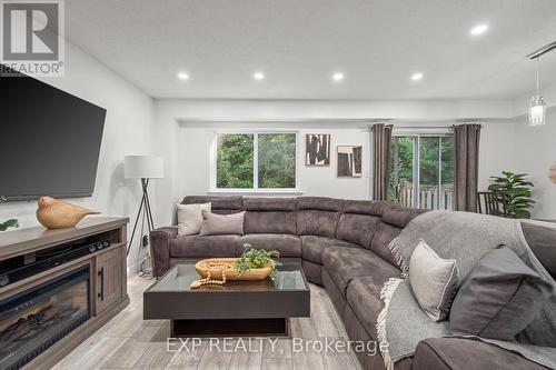 577 Jack Giles Circle, Newmarket, ON - Indoor Photo Showing Living Room