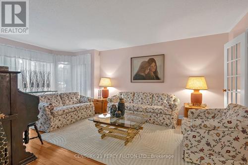 19 Landmark Court, Markham (Unionville), ON - Indoor Photo Showing Living Room